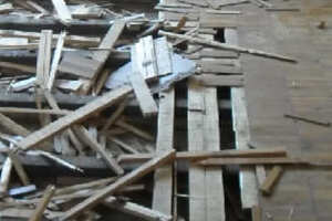 Демонтаж пола из досок (с лагами)