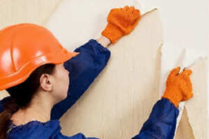 Снятие флизелиновых обоев