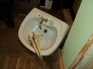 Демонтаж раковины (тюльпана)