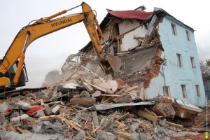 Демонтаж старых домов