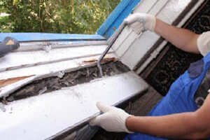 Демонтаж деревянных и пластиковых подоконников