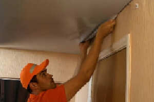 Демонтаж натяжных потолков